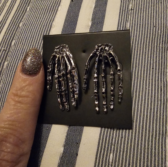Skeleton Hands Earrings - Picture 2 of 5